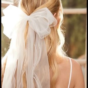 Lulus Bridal bow😍
